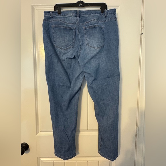 Women's Blue Jeans - Picture 2 of 3